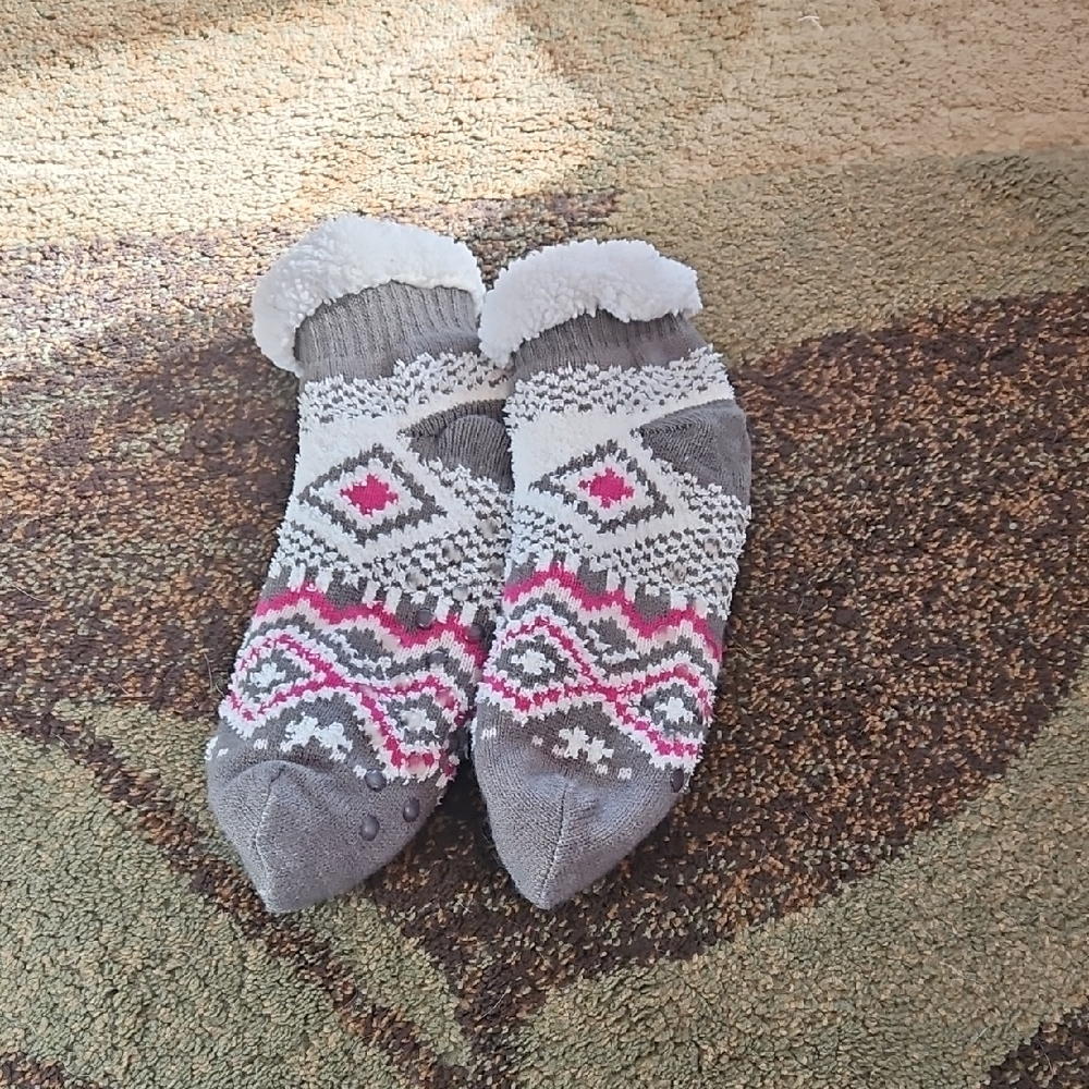 Cozy Gray and Pink Patterned Socks